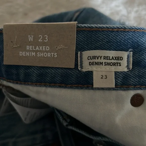 Madewell distressed relax denim blue shorts. - Picture 11 of 11